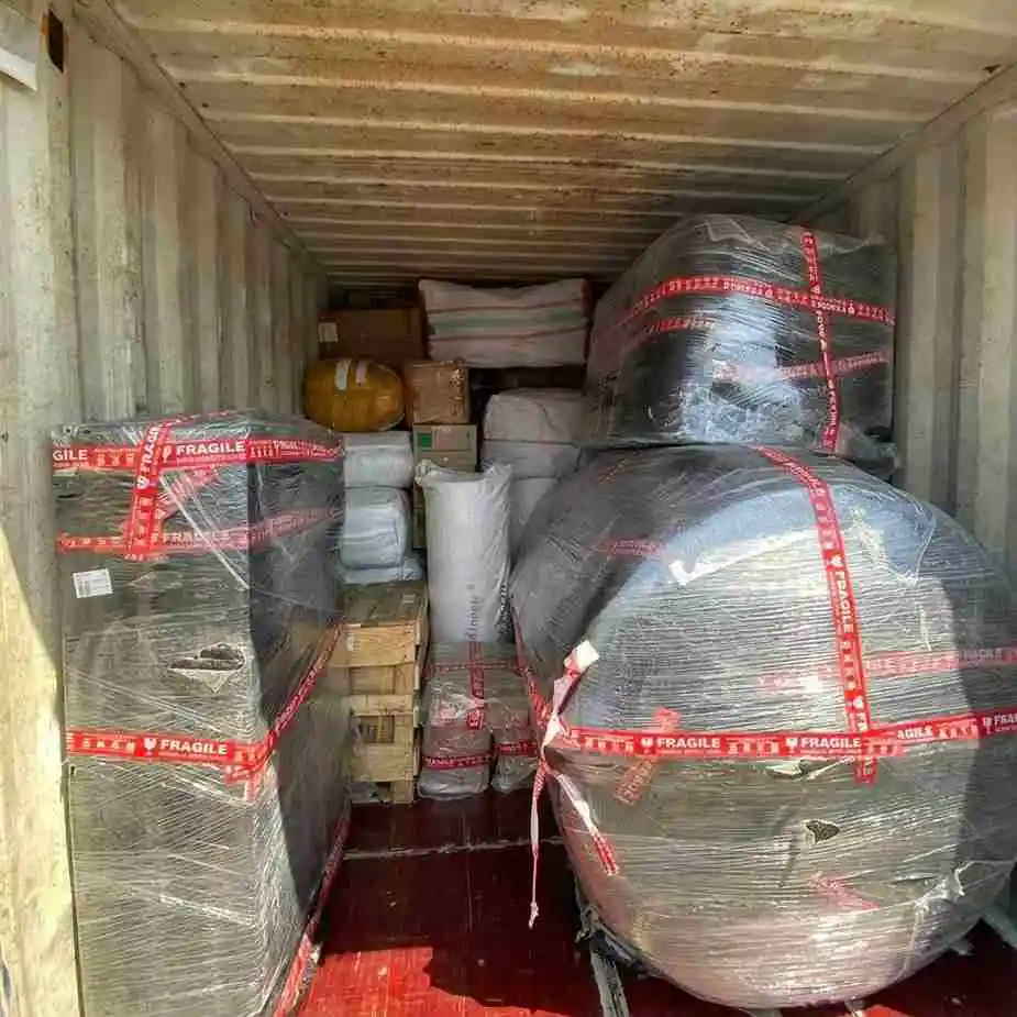 Dokumentasi penataan barang dalam kontainer untuk pengiriman ke Ternate