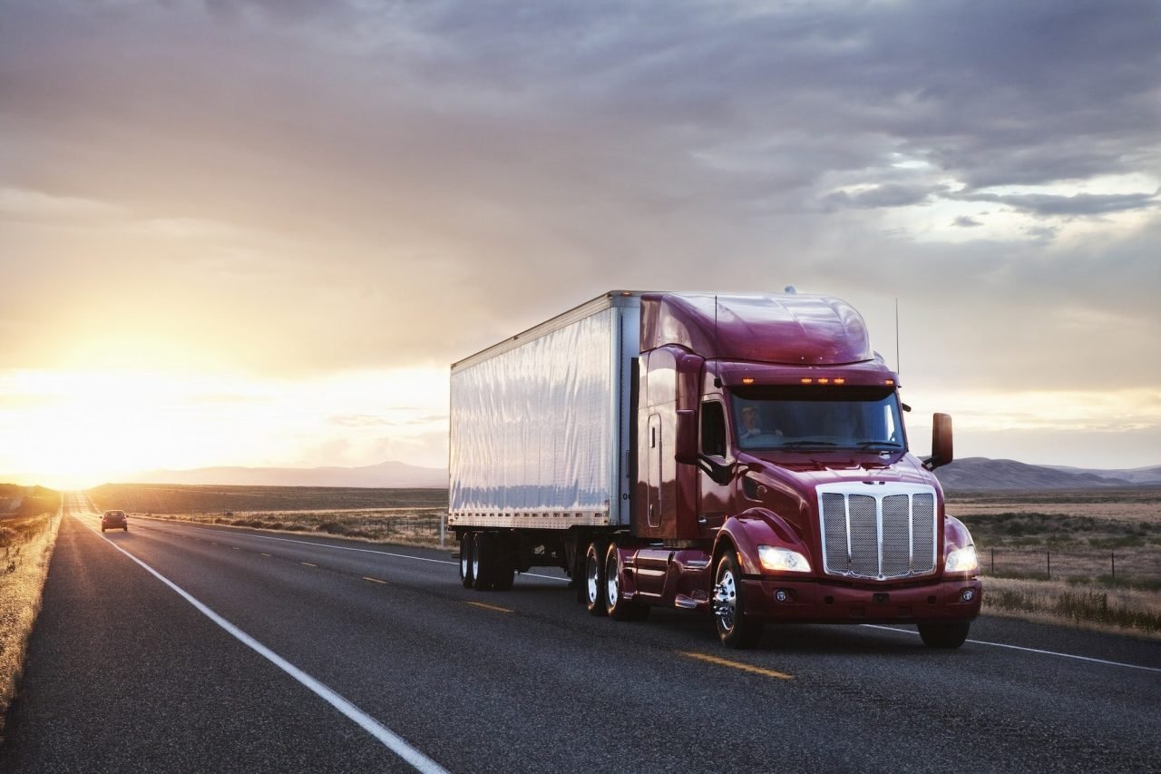 4frontviewofacommercialtruckontheroadatsunsetineasternwashingtonusae1665412064608jpg Spesialis Pengiriman ke Maluku Spesialis Pengiriman ke Maluku