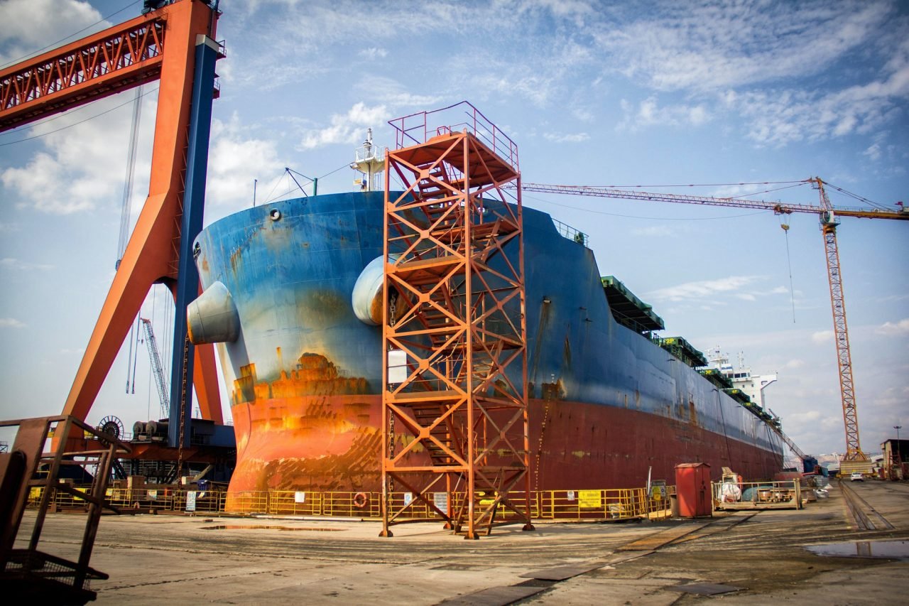 alargetankercargoshipisbeingrenovatedandpaintedinshipyarddrydockjpg Spesialis Pengiriman ke Maluku Spesialis Pengiriman ke Maluku